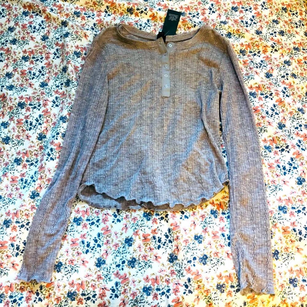 Long sleeve grey shirt